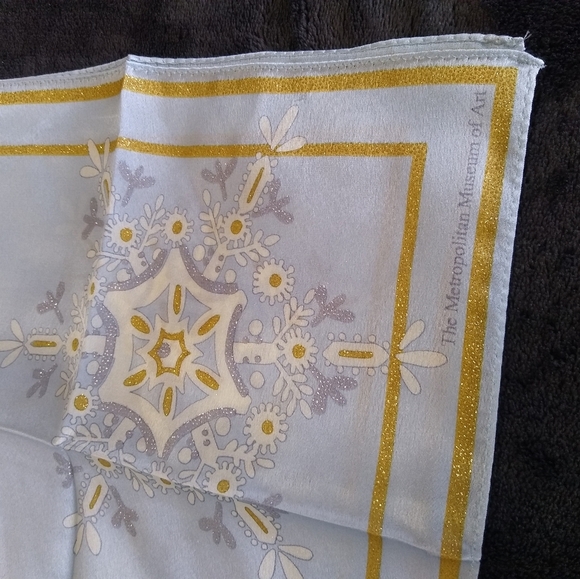 MOMA. Holiday Snowflake Neckerchief - Picture 4 of 14